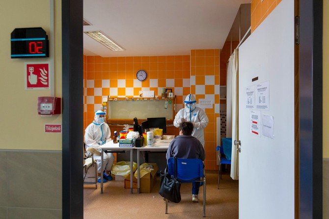 Mađarska nastavlja borbu sa KOVID-19