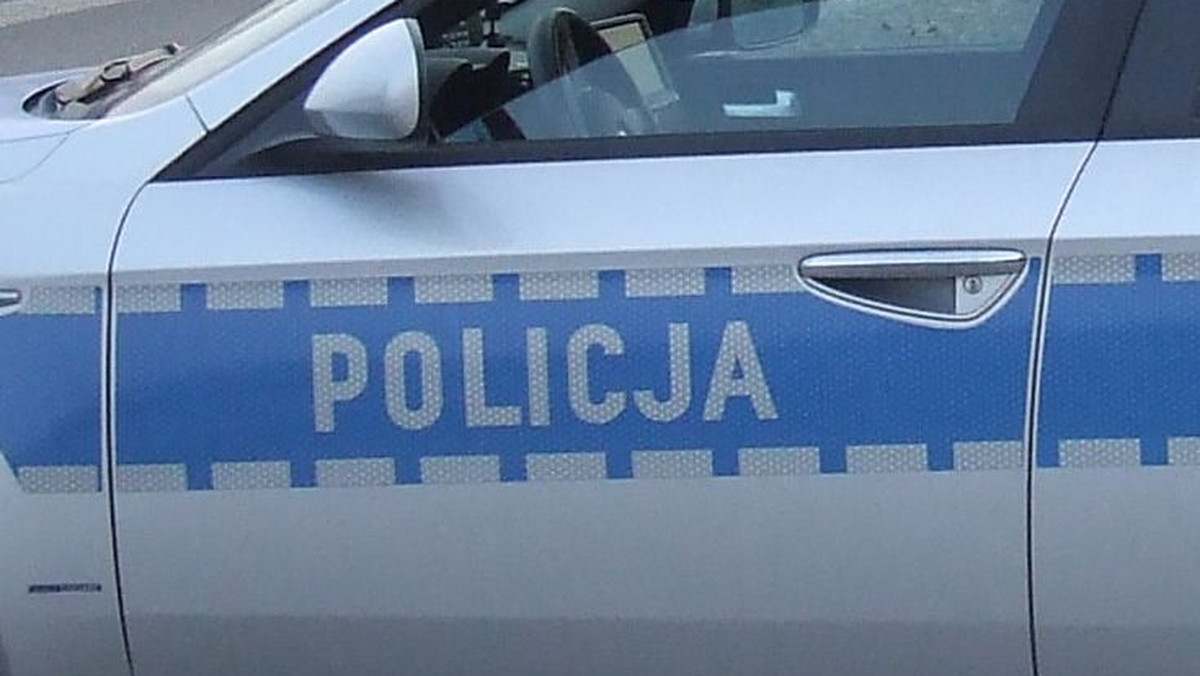 Policjanci z Komisariatu Policji w Kłecku zatrzymali na gorącym uczynku przestępstwa trzech sprawców kradzieży oleju napędowego z cysterny.