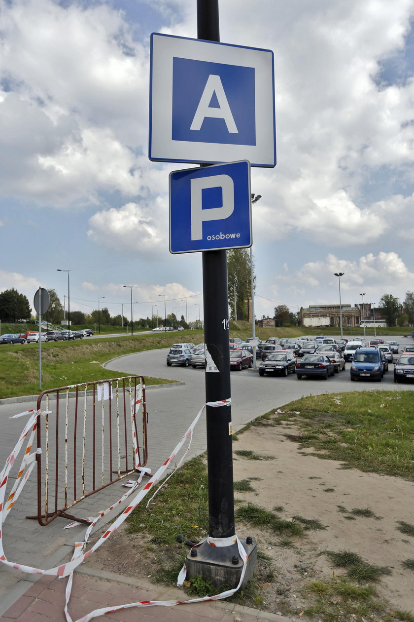 Oznakowanie na parkingu w Strefie Kultury