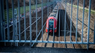 To już dekada z uciążliwą modernizacją torów kolejowych w stolicy