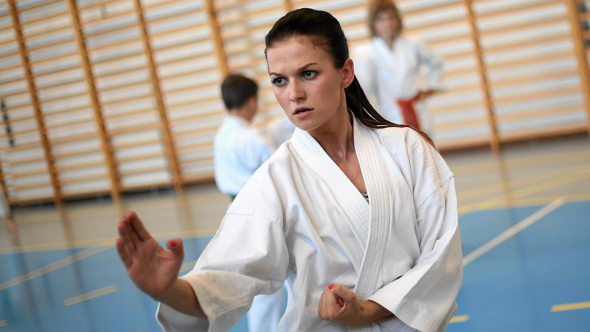 Już jakiś czas temu informowaliśmy, że Anna Lewandowska, żona reprezentanta Polski w piłce nożnej i zawodnika Borussii Dortmund, prowadzi bloga i ma własną stronę internetową. Tym razem mistrzyni karate na swojej stronie umieściła wpis dotyczący chyba największej pasji, karate.