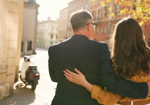 Zagrljaj otac i ćerka