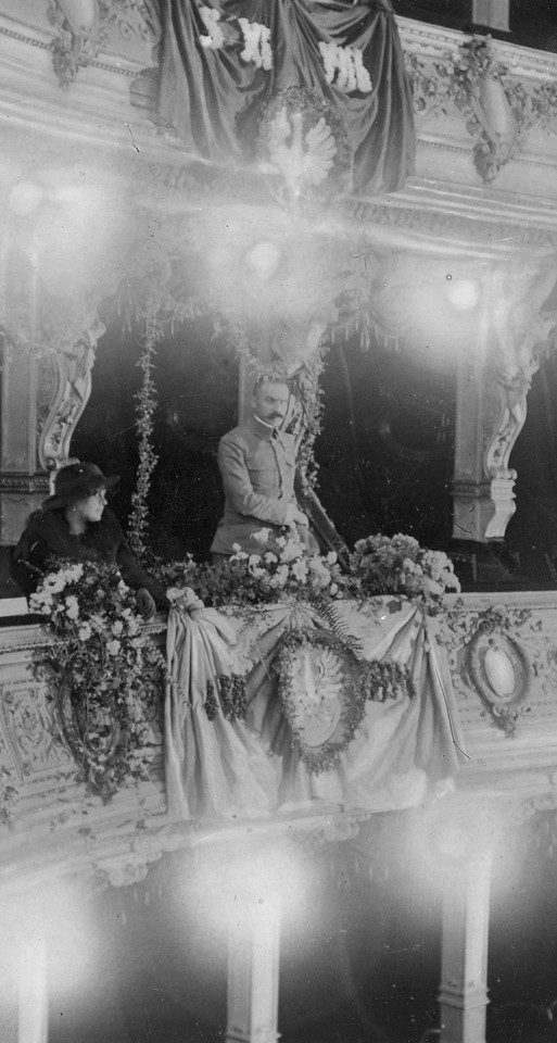 Józef Piłsudski podczas spektaklu "Kościuszko pod Racławicami" w Teatrze im. Juliusza Słowackiego w Krakowie, 1916 r.