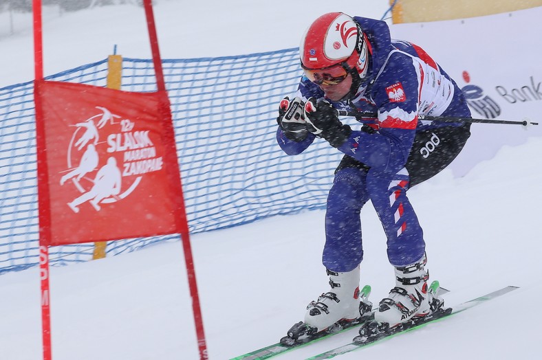 Prezydent Andrzej Duda podczas 9. edycji charytatywnych zawodów "12H Slalom Maraton Zakopane 2023"