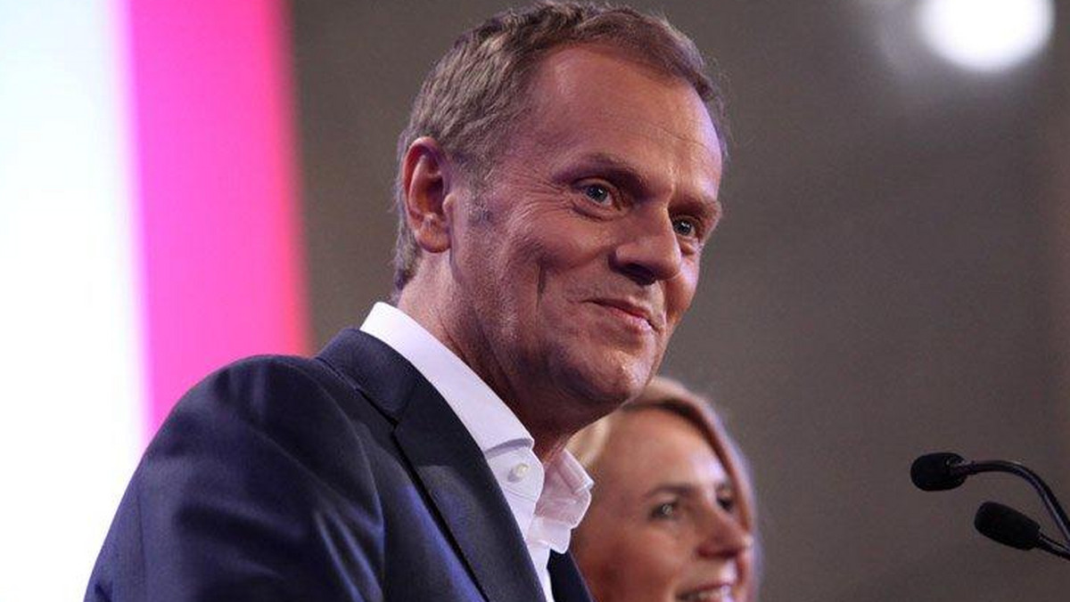 Niektórzy politycy PO nie kryją zaskoczenia deklaracją premiera, aby do końca roku nie zmieniać składu rządu. Jak mówią, Donald Tusk chce mieć czas na przetestowanie różnych wariantów koalicyjnych i wewnątrzpartyjnych.