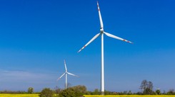 Sejm uchwalił nowelizację ustawy wiatrakowej