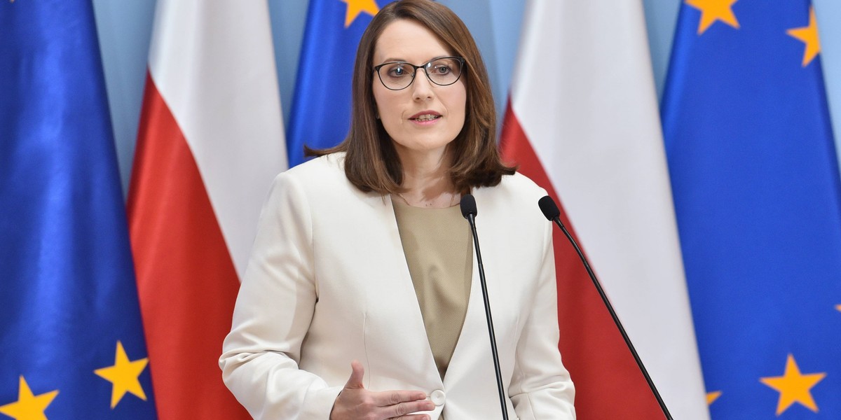 Z dokumentu podpisanego przez minister Magdalenę Rzeczkowską wynika, że jej mąż znalazł pracę w budżetówce zaledwie kilka tygodni po tym, jak została szefową resortu.