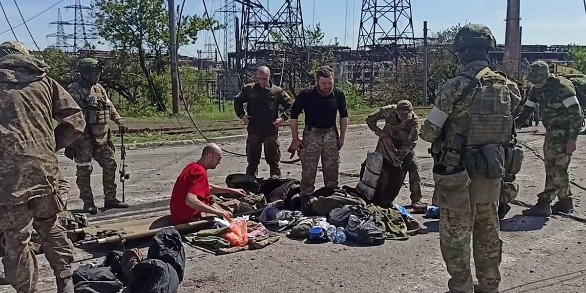 Joint operation to blow up a bridge connecting Sievierodonetsk and Lysychansk to Rubizhne, amid Russ