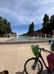 Fedezd fel Párizst biciklin – a Szajna-parton kerekezve, a Marais macskaköves utcáin át, egészen a Montmartre-ig és a Diadalívig. A város legszebb pontjai egyetlen túrával bejárhatók – és közben még az Eiffel-toronyban is gyönyörködhetsz Fotó: Mihálkovics Edina