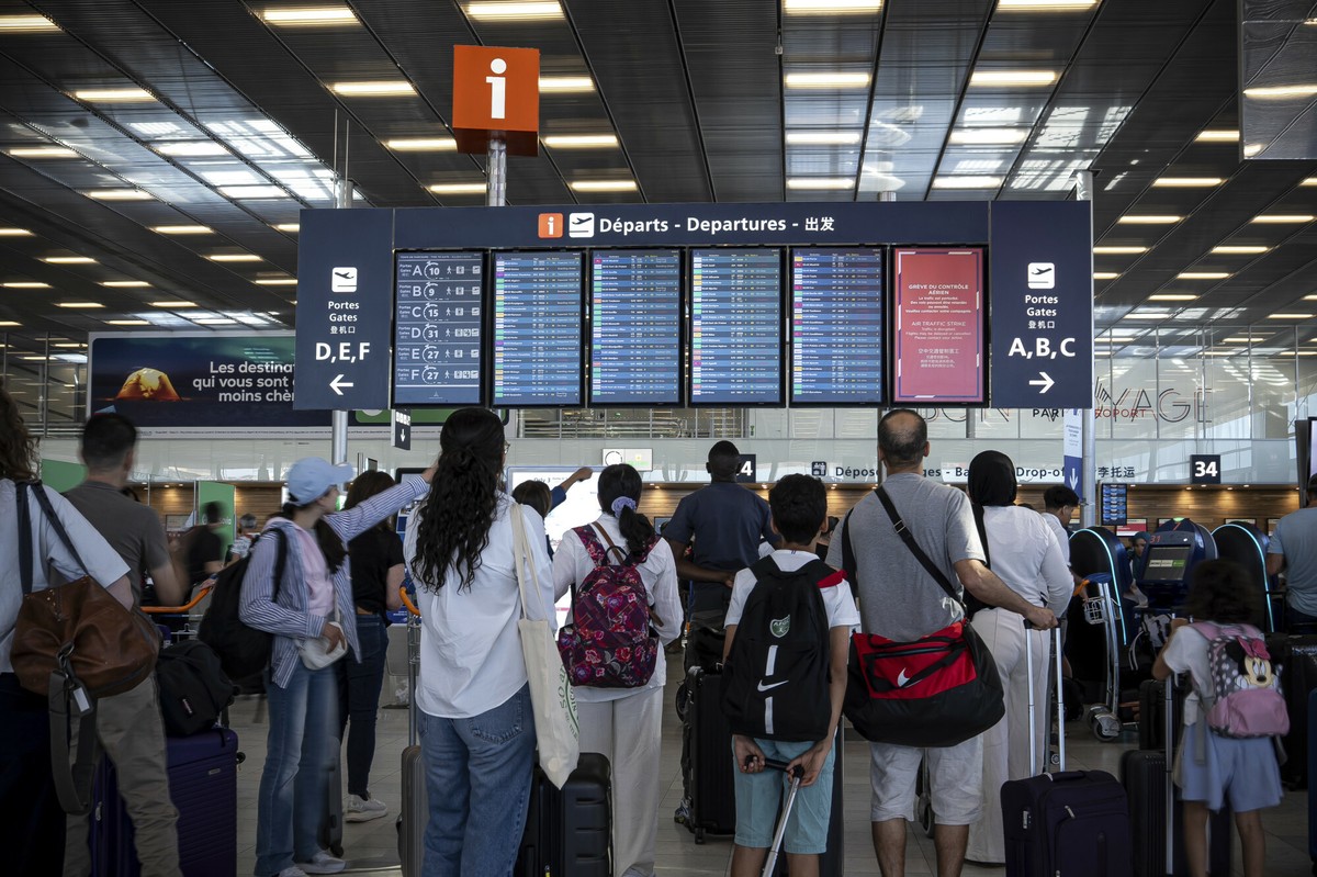 Strajk kontrolerów lotów we Francji. LOT i Wizz Air odwołują rejsy