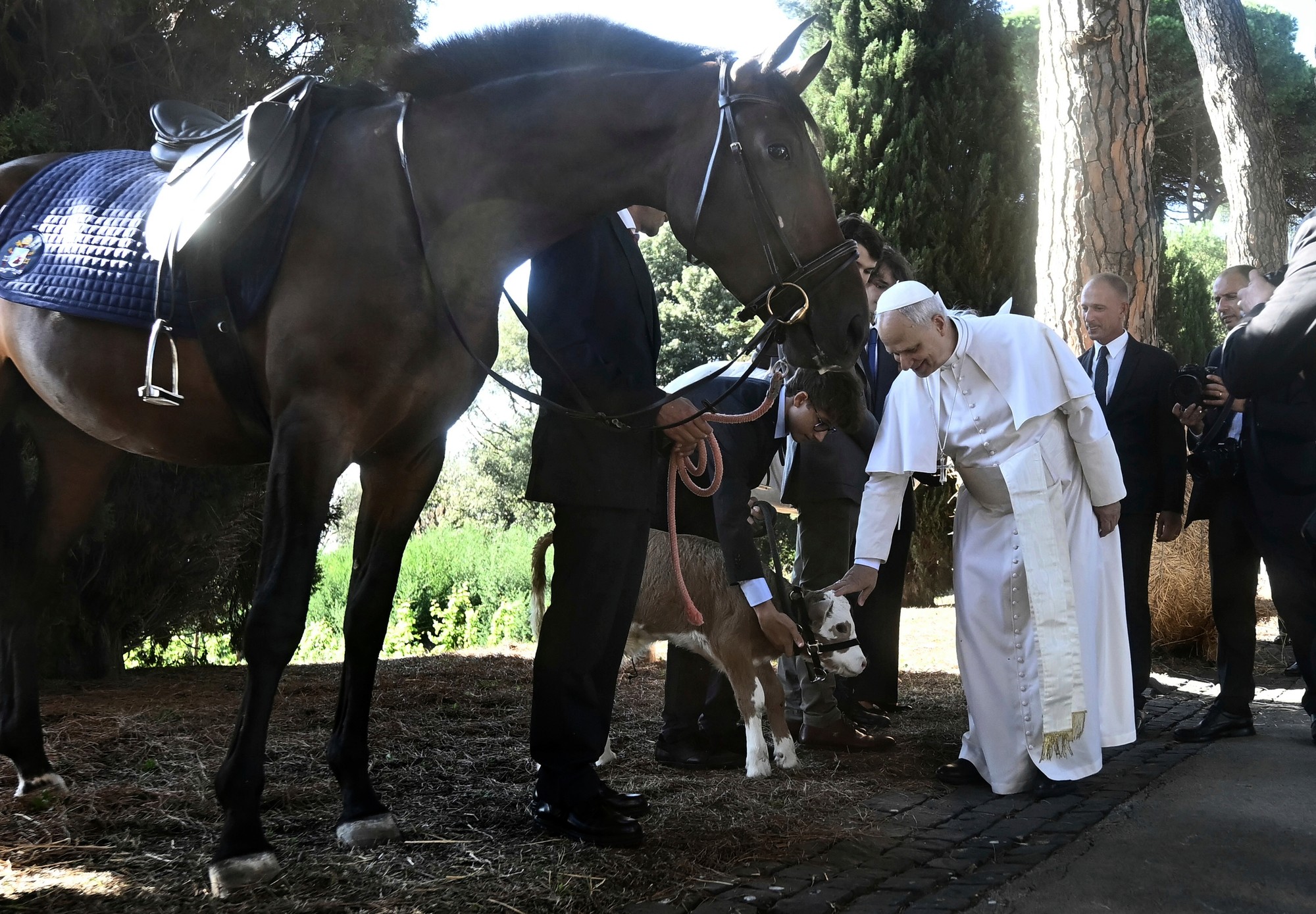 Pápež Lev XIV. po slávnostnom otvorení centra Borgo Laudato Si' (v preklade: Dedinka Laudato Si').