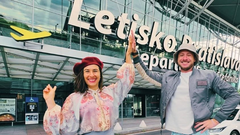 Influenceri Milan Bardún, známy ako Milan Bez Mapy, a Janka alias Travel Hacker.