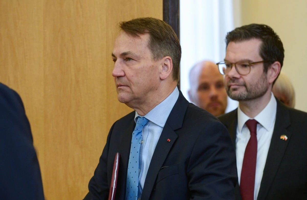  Morawiecki naciskał na Meloni? Sikorski: Sprawdziłem tę pogłoskę i niestety...