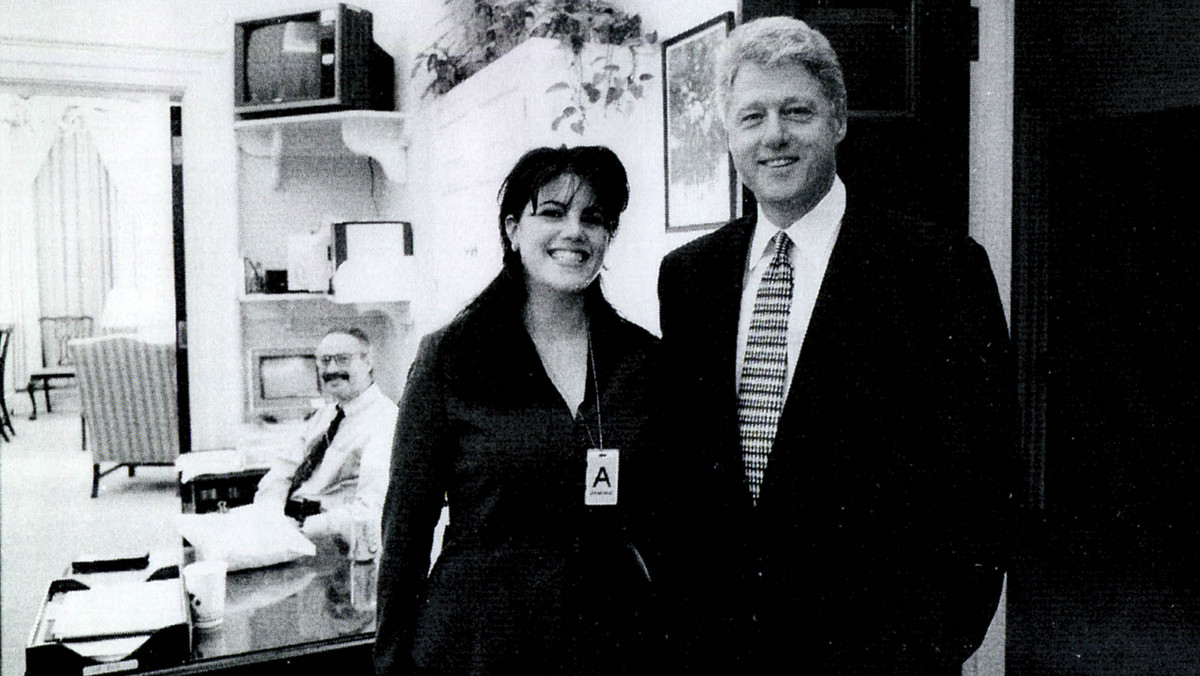 "Hańba kleiła się do mnie jak smoła. Myślałam o samobójstwie. Życie uratowało mi wsparcie rodziny, przyjaciół i obcych. Dziś wreszcie przejmuję kontrolę nad przeszłością" – mówi Monika Lewinsky 20 lat po seksaferze z Billem Clintonem.