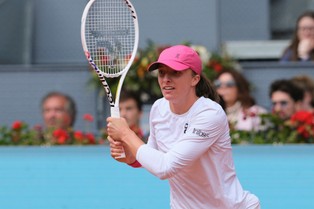 Czy internetowe zakupy mogą pogrążyć Igę Świątek? Eksperci wskazują na poważne konsekwencje