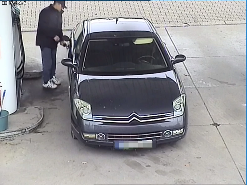 Policja szuka mężczyzny, który w Warszawie ukradł paliwo o wartości ponad 500 zł