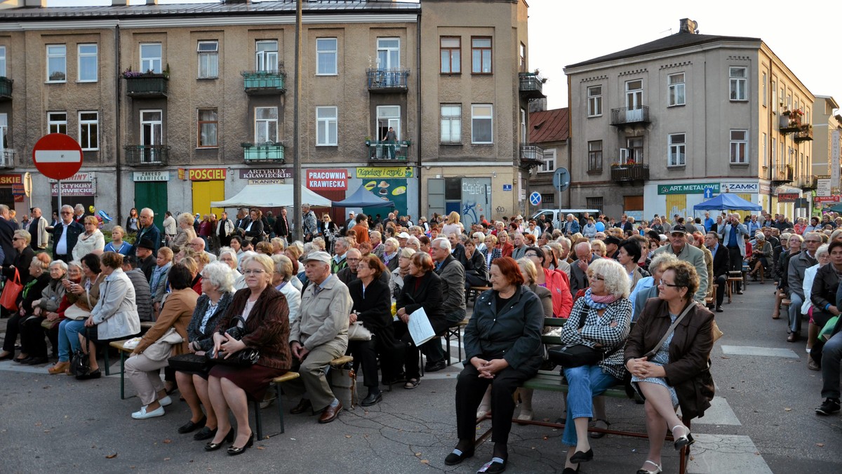 80-lecie Centralnego Okręgu Przemysłowego, na terenie którego znalazł się Radom, jest motywem przewodnim festynu historycznego "Uliczka tradycji”. W programie rozpoczynającej się w piątek imprezy znalazły się m.in. koncerty, spektakle, stare gry i zabawy oraz przedwojenne kino.