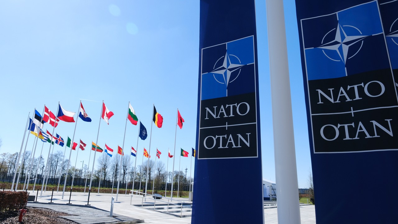 Afera za aferą w NATO. Śledztwo w sprawie korupcji zatacza coraz szersze kręgi. Rosja tylko na to czekała