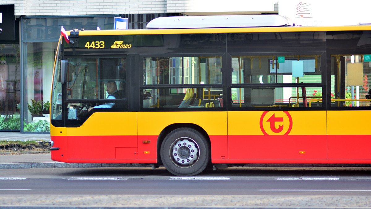 Warszawa: kierowca autobusu obronił przerażoną 12-latkę