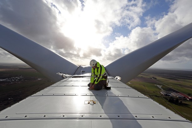 To wyjątkowe urządzenie przechodzi obecnie testy operacyjne w duńskim centrum testowym turbin wiatrowych w Osterild. Na zdj. Turbina wiatrowa MHI Vestas V164 w czasie testów operacyjnych w duńskim centrum testowym turbin wiatrowych w Osterild. Dania, 18.04.2016.