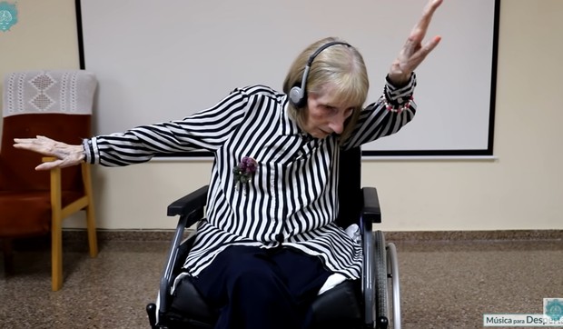 Balerina sa Alchajmerom, ples