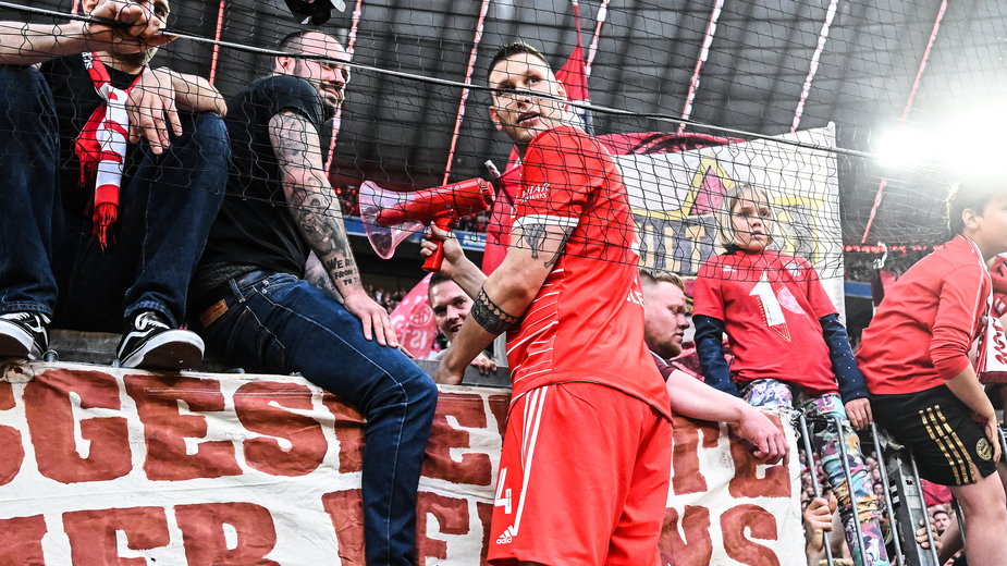 Niklas Suele żegna się z kibicami Bayernu