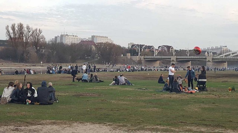 Tony śmieci nad Wisłą i Wartą. Miasta pozwoliły na picie ...