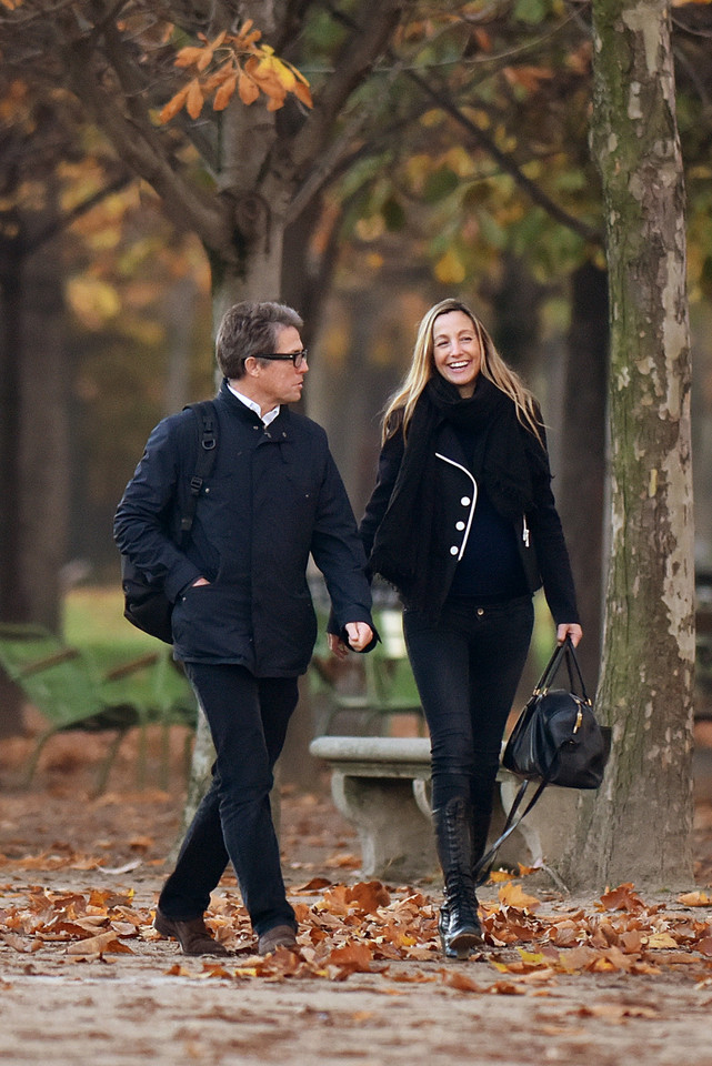  Hugh Grant i Anna Eberstein w Paryżu