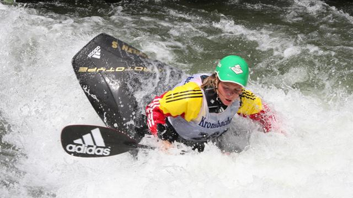 5 czerwca 2010 oficjalnie zakończyła się rywalizacja o Puchar Świata we freestyle’u kajakowym. Jedyne rozegrane zawody odbyły się na olimpijskim torze kajakowym w Augsburgu. Pozostałe zostały odwołane z powodu szalejącej powodzi.