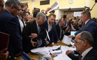 Prof. Piotrowski: Żyjemy w kulturze wrogości. Świat polityki odzwierciedla rzeczywistość świata społecznego