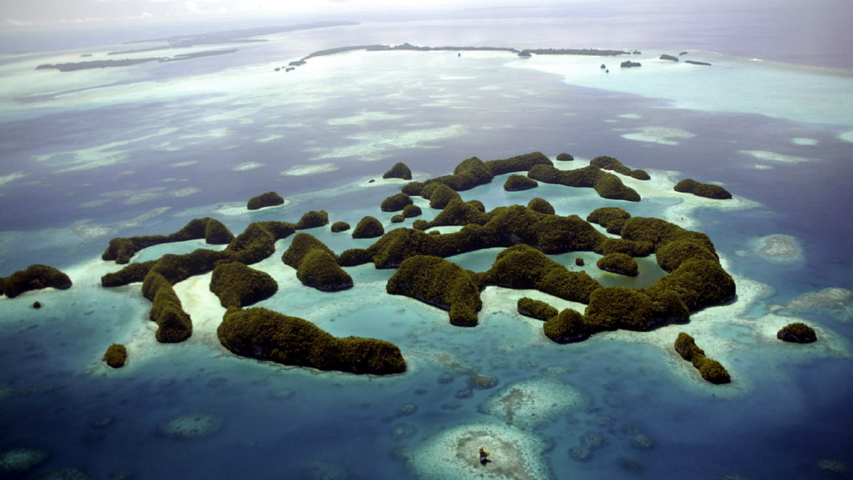 Po Nauru i Kiribati, Polska nawiązała dzisiaj stosunki dyplomatyczne z kolejnym państwem wyspiarskim - Mikronezją. To element większej strategii, by w ramach ONZ zacieśnić współpracę z mniejszymi i narażonymi na negatywne efekty zmian klimatycznych krajami.