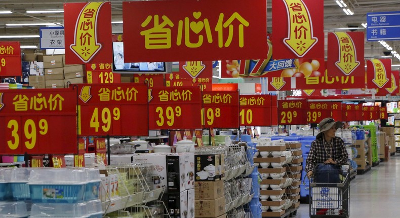 A woman shops at a supermarket in Beijing, China, October 15, 2015.REUTERS/Kim Kyung-Hoon