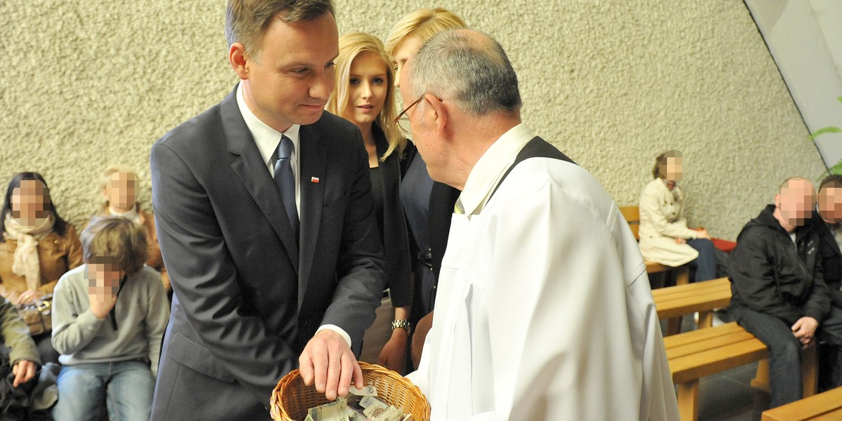 Andrzej Duda w kościele.