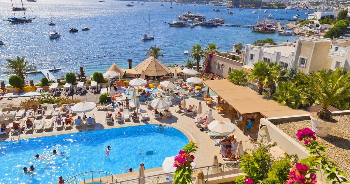 Ferie all inclusive na ostatnią chwilę? Płacisz 1,5 tys. zł i wypoczywasz jak król pod palmami