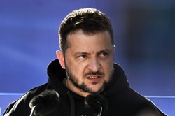 Zełenski zapowiada masowe dymisje. Wojskowi zachowają stopnie, jeśli pójdą na front