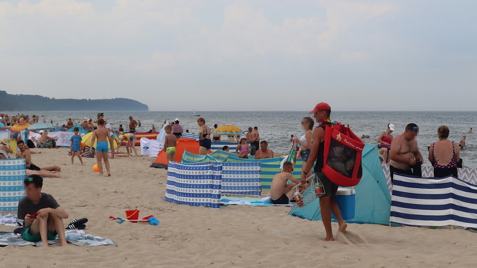 Co zabrać ze sobą na plażę? Rodzice powinni wydrukować tę listę