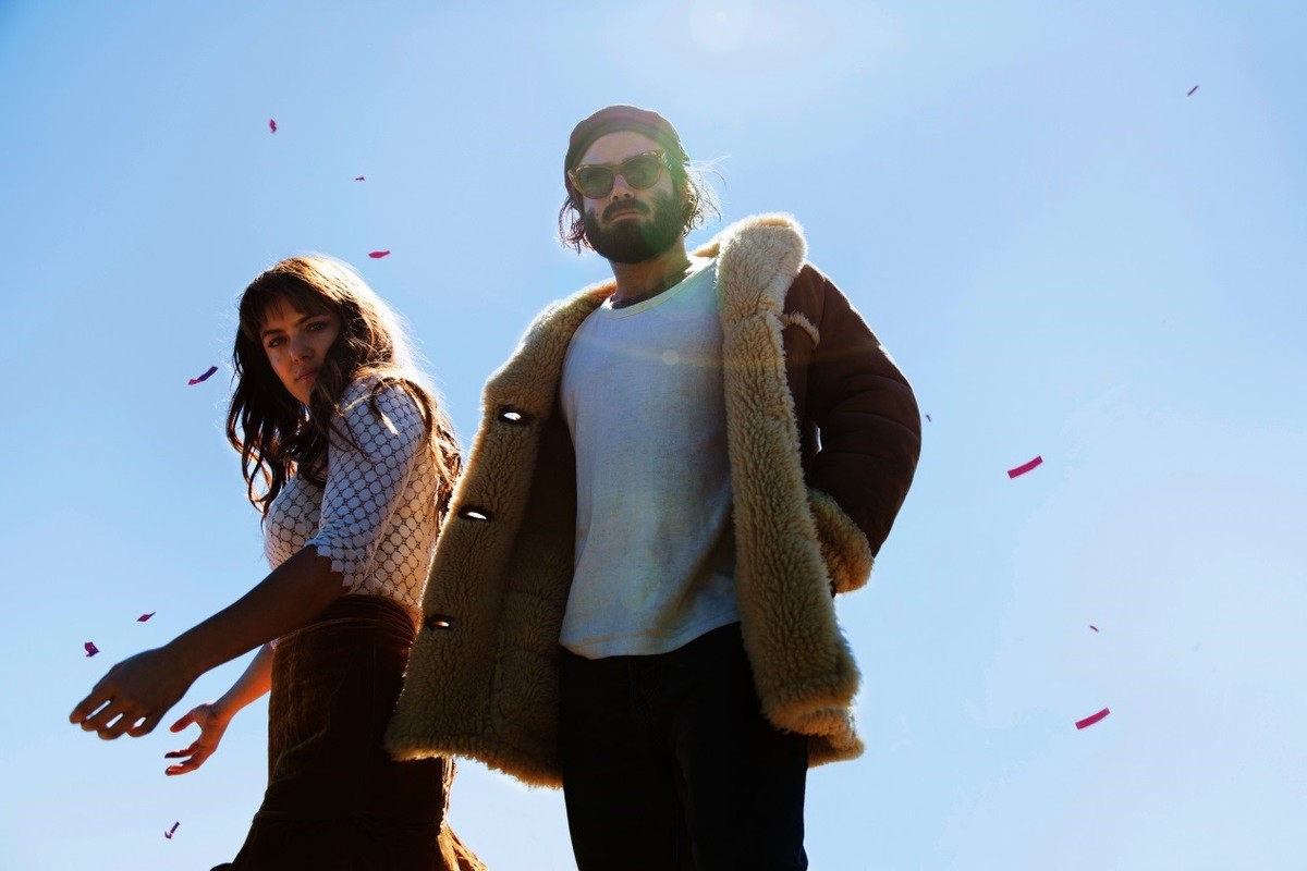Duet Angus i Julia Stone pokazuję nowy TELEDYSK. Zobacz "Snow"