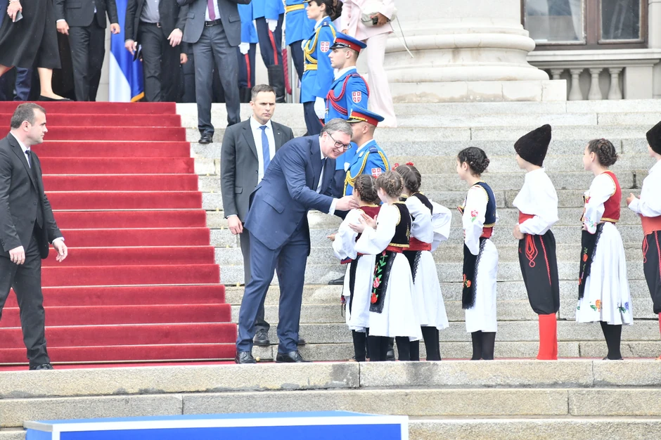 .Vučić na stepeništu Skupštine Srbije