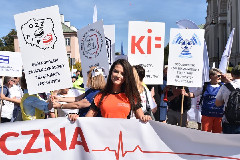 Warszawa: protest medyków w stolicy. Liczne utrudnienia