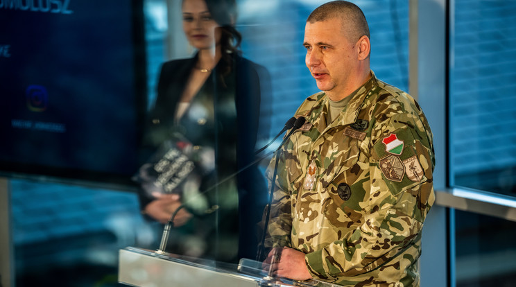 Ruszin-Szendi Romulusz altábornagy, a Honvéd Vezérkar főnöke beszédet mond a honvédség toborzását támogató kampány nyitórendezvényén a Bálna Budapestben 2023. február 13-án / Fotó: MTI/Mónus Márton