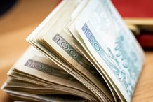 Emerytura w wieku 40 lat? To nie żart. Państwo wypłaca im tysiące co miesiąc. Zobacz, komu przysługuje ten wyjątkowy przelew