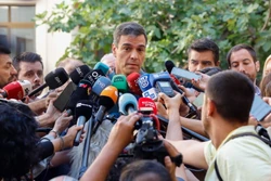 Premier Sanchez wygwizdany przed lokalem wyborczym