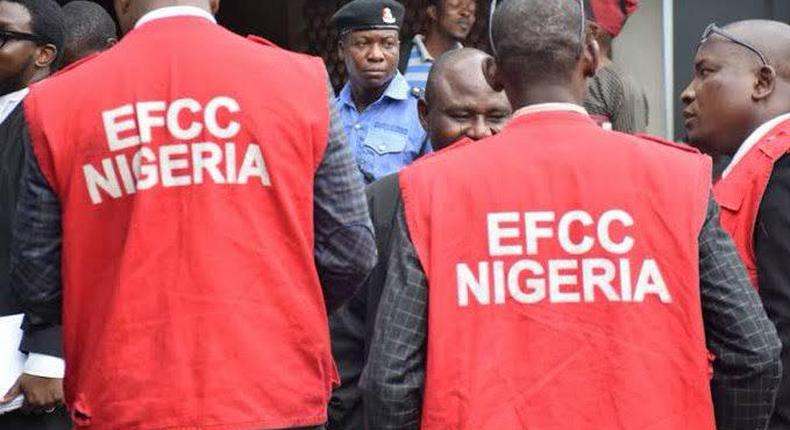 EFCC arrests twin brothers, 5 others over alleged internet fraud in Oyo [Punch]