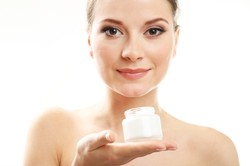 Twoja skóra potrzebuje ratunku? Zaserwuj jej kosmetyki molekularne!