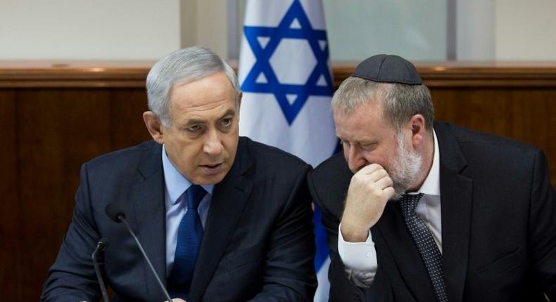 Israeli Prime Minister Benjamin Netanyahu (L) speaks with attorney general Avichai Mandelblit, who is currently investigating a Netanyahu confidant, at a cabinet meeting in Jerusalem on November 8, 2015