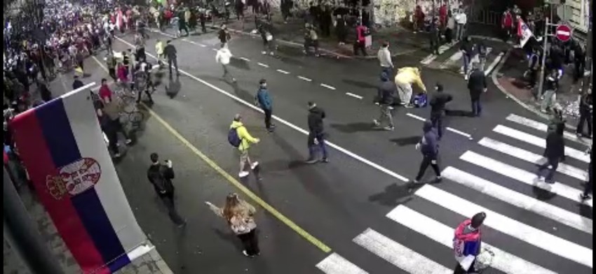 Trenutak kada nastaje panika na protestu