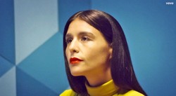 Niesamowita Jessie Ware i jej szampańskie pocałunki