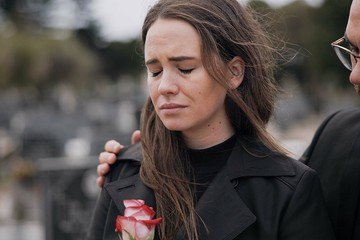 Amikor a gyász nem múlik el – így ismerhetjük fel, ha elakadtunk a feldolgozásban