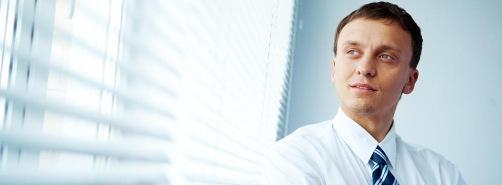 <B>Otwarty umysł </b><BR><BR>Kiedy pracownicy przychodzą do ciebie z nowymi pomysłami, oceń i omów każdy z nich. Nie musisz akceptować wszystkich rozwiązań, wystarczy, że wskażesz odpowiednią drogę i zachęcisz pracownika do dalszej aktywności. Bądź szczery, ale pamiętaj, że krytyka powinna być konstruktywna.