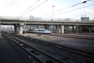 Chińskie marzenia o ponaddźwiękowych pociągach. Państwo Środka eksperymentuje z superszybką koleją